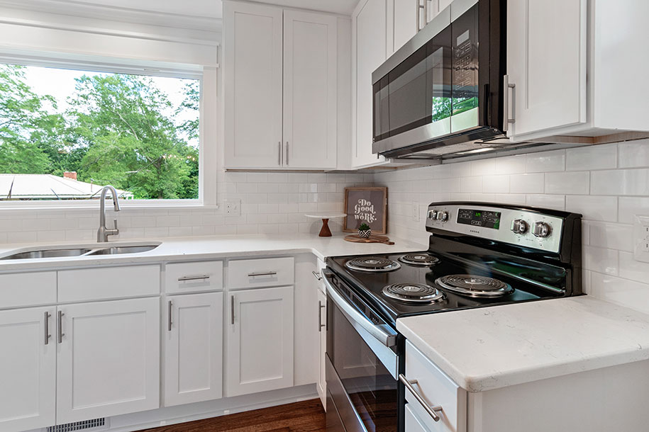 The Dos and Don’ts of Cleaning an Electric Oven